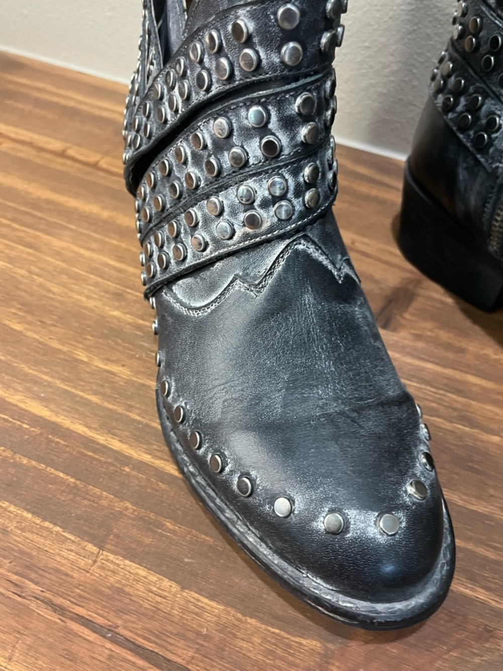 CIRCLE G BLACK Distressed  MOTO Leather Studded Booties SZ 8 MADE IN MEXICO EUC - Picture 7 of 10